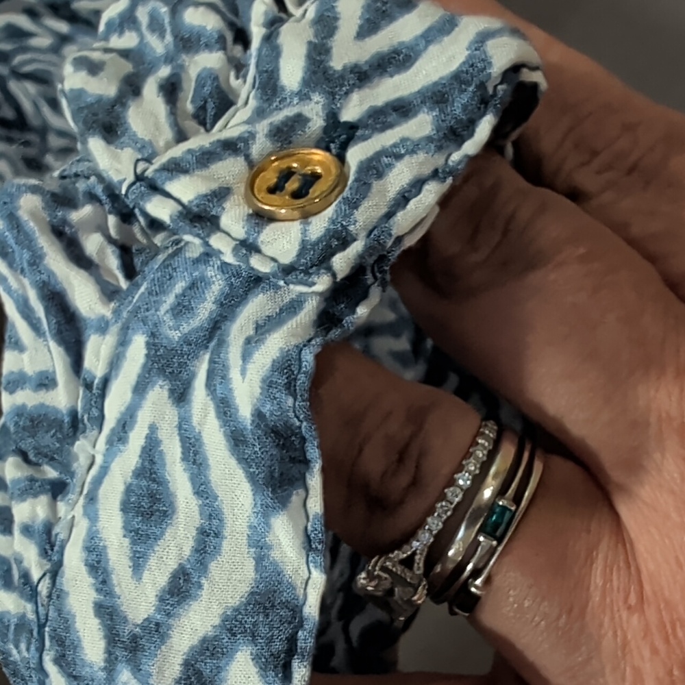 Women's Blue White Patterned Top 2X - Picture 6 of 12